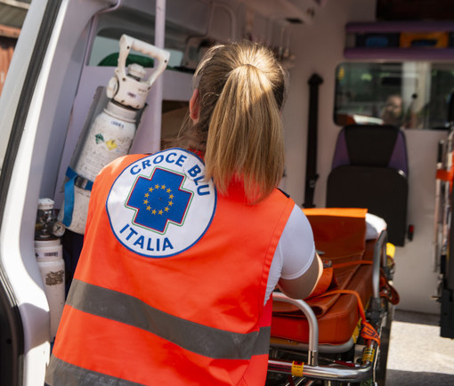Croce Blu Italia, nuova ambulanza per la sede di Vercelli Croce Blu Italia, nuova ambulanza per la sede di Vercelli
