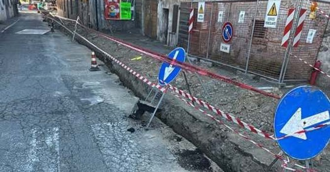Bettole, il sindaco Bonaccio risponde alle polemiche: "Disagi temporanei per migliorare la rete elettrica e rifare la strada"