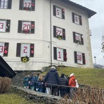 Scopello: Le 24 finestre dell'asilo diventano calendario dell'avvento