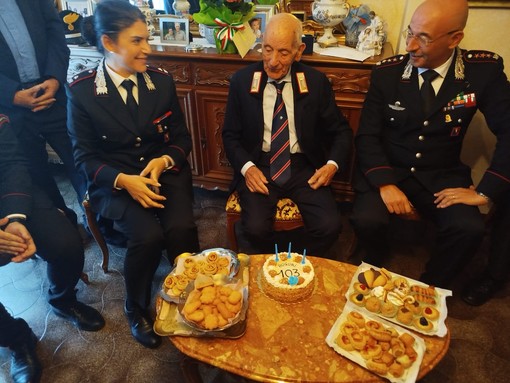 Il Maresciallo Antonio Ledda compie centotre anni: riceve gli auguri del Comandante Generale dell’Arma dei Carabinieri e la visita del Comandante Provinciale dei Carabinieri di Vercelli Il Maresciallo Antonio Ledda compie centotre anni: riceve gli auguri del Comandante Generale dell’Arma dei Carabinieri e la visita del Comandante Provinciale dei Carabinieri di Vercelli