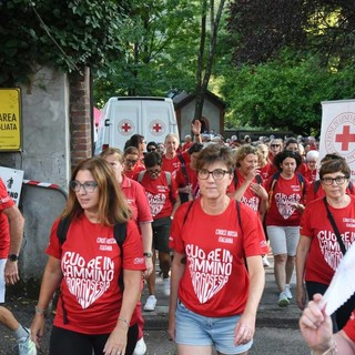 A Borgosesia 250 persone in cammino nel segno della solidarietà