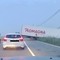 Rimorchio sulla carreggiata: mattina di passione per gli automobilisti