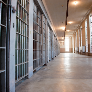 Torino, perquisizioni in carcere, trovati droga, telefonini e banconote