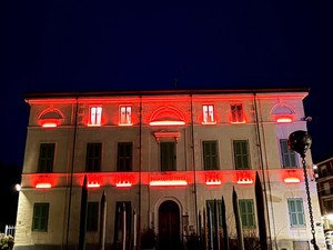Gattinara illumina di rosso il Municipio per sensibilizzare sulle cardiopatie congenite Gattinara illumina di rosso il Municipio per sensibilizzare sulle cardiopatie congenite