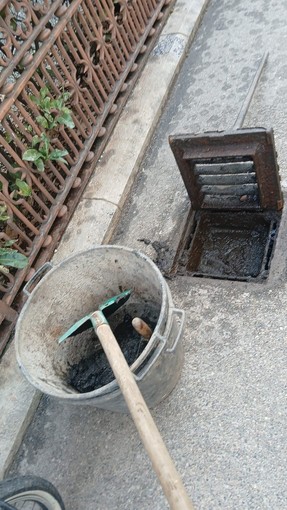 Quarona, manutenzione delle caditoie: pulizia di tombini e griglie su tutto il territorio