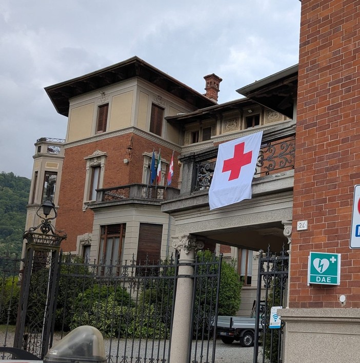 I Comuni di Valsesia e Valsessera espongono la bandiera della Croce Rossa