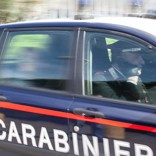 Auto e materiale edile rubati e armi in casa: due arresti