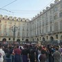 Dalle bollette alla benzina alle stelle: sfila la protesta. Poi Torino viene messa a ferro e fuoco: 12 fermati, 10 minori Dalle bollette alla benzina alle stelle: sfila la protesta. Poi Torino viene messa a ferro e fuoco: 12 fermati, 10 minori