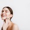 Come costruire una skincare routine efficace contro i segni del tempo