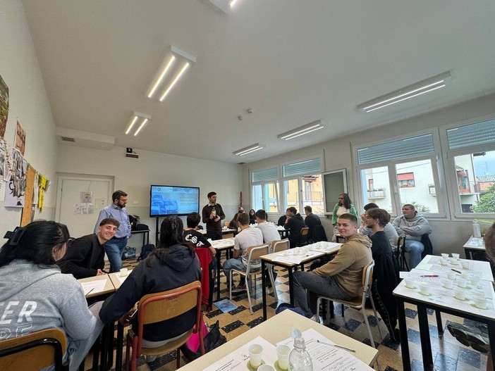 Romagnano Sesia, al “G. Bonfantini” un laboratorio di analisi sensoriale sull’olio d’oliva vergine