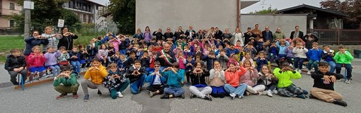 Borgomanero, un nuovo defibrillatore per la comunità di Santa Croce: un dono dall’AVIS per i 35 anni di attività Borgomanero, un nuovo defibrillatore per la comunità di Santa Croce: un dono dall’AVIS per i 35 anni di attività