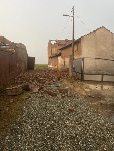 Tromba d'aria a Ronsecco, grandine a Borgosesia, danni a Borgo d'Ale, Cigliano, Crescentino, Costanzana, Livorno