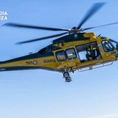 Incendi in Valsesia, in campo anche l’elicottero della Guardia di Finanza Incendi in Valsesia, in campo anche l’elicottero della Guardia di Finanza