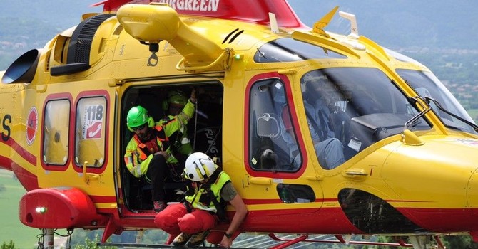 Punto da vespe, ha uno shock anafilattico: soccorso un escursionista in alta Valsessera (foto di repertorio) Punto da vespe, ha uno shock anafilattico: soccorso un escursionista in alta Valsessera (foto di repertorio)