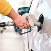 Aumento gasolio e benzina, Uncem: “La montagna ci rimette troppo” (foto di repertorio) Aumento gasolio e benzina, Uncem: “La montagna ci rimette troppo” (foto di repertorio)