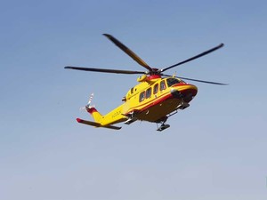 Accusa un malore durante lo spegnimento dell’incendio, soccorso un volontario AIB in alta Valsessera (foto di repertorio)
