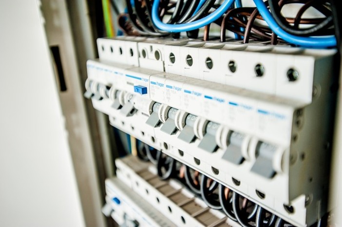 Aggirano il contatore elettrico: denunciati Aggirano il contatore elettrico: denunciati