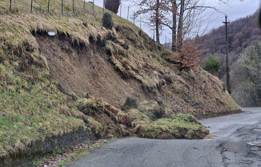 Valduggia, sistemata la strada dopo una piccola frana in località Valpiana Valduggia, sistemata la strada dopo una piccola frana in località Valpiana