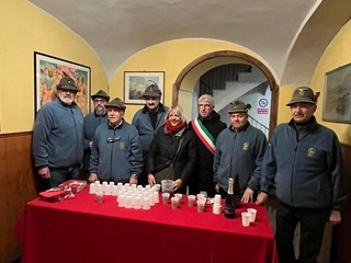 Grande partecipazione a Coggiola per la fiaccolata contro la violenza sulle donne (Foto di Ermanno Orsi)