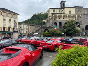 Varallo, due raduni tra Cavallino e Stoccarda: attese Ferrari e Porsche nel 2026