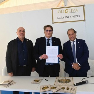 Dal mare alle montagne: firmato a Olioliva il patto per un turismo sostenibile tra Liguria e Piemonte