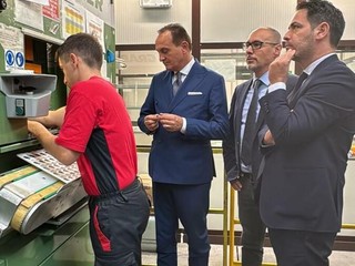 Barolo e Cioccolato del Piemonte nella nuova moneta della Zecca dello Stato FOTO e VIDEO Barolo e Cioccolato del Piemonte nella nuova moneta della Zecca dello Stato FOTO e VIDEO