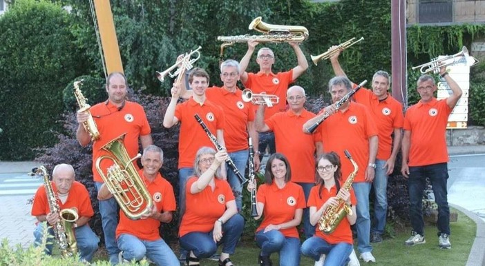 Guardabosone, la Seraval Street Band apre la Magica Notte dei Lumi Guardabosone, la Seraval Street Band apre la Magica Notte dei Lumi