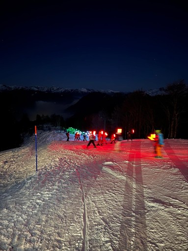 Alpe di Mera, fiaccolata “Enzo Poletti”: in 80 sulla neve per la quinta edizione del memoriale