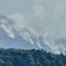 Incendio in alta Valsessera, le colonne si vedono anche dal Castello di Valdengo (foto di Angela Lobefaro)