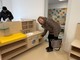 Gattinara, la nuova scuola si chiamerà “Futura”: in posa gli arredi per nido e infanzia