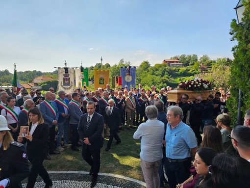 Roasio, in tanti per l’ultimo saluto al sindaco Gianmario Taraboletti Roasio, in tanti per l’ultimo saluto al sindaco Gianmario Taraboletti
