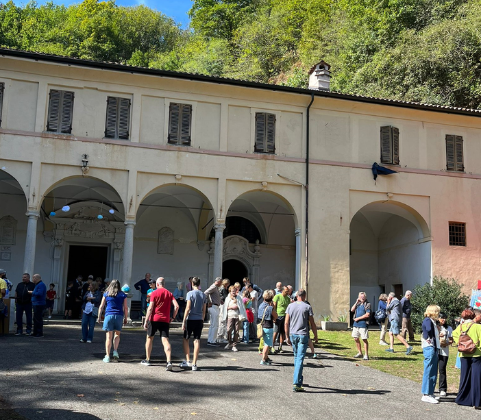 Conferenze, pranzi al Santuario, mercatini: partecipazione a Crevacuore per la festa patronale (foto di Ermanno Orsi)