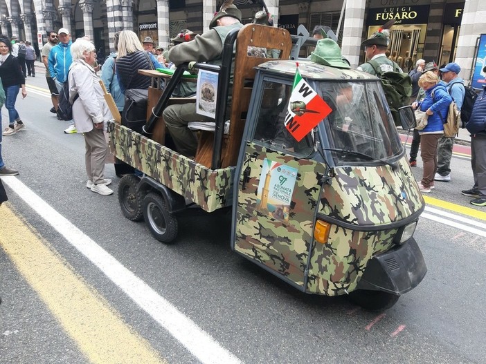 Adunata, Alpino insultato nella cittadella di Brignole: si sente male dopo una lite con due giovani (foto Facebook Adunata Alpini)