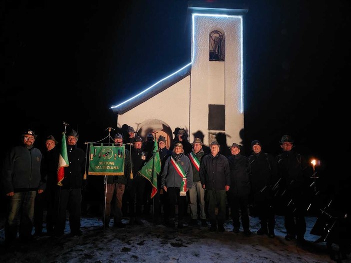 La Valsessera ricorda Nikolajewka, fiaccole accese e molti Alpini nonostante la neve La Valsessera ricorda Nikolajewka, fiaccole accese e molti Alpini nonostante la neve