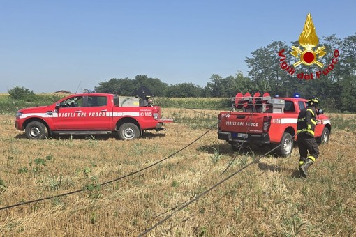Dal Nord-ovest, Alice Castello: a fuoco una legnaia Dal Nord-ovest, Alice Castello: a fuoco una legnaia