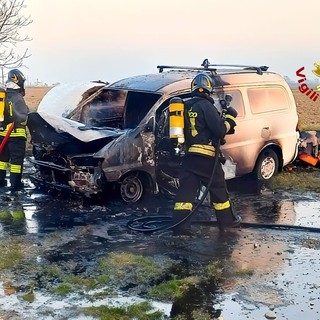 Dal Vercellese: Furgone in fiamme alla cascina Pragilardo di Santhià