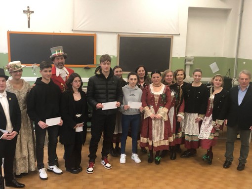Ipsia Magni, consegnate le borse di studio Pagani del comitato carnevale di Borgosesia
