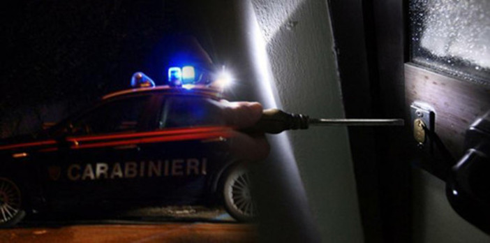 Valdilana, i ladri tentano il colpo a Soprana ma fuggono a mani vuote (foto di repertorio)