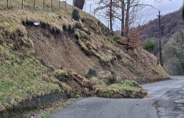 Valduggia, sistemata la strada dopo una piccola frana in località Valpiana