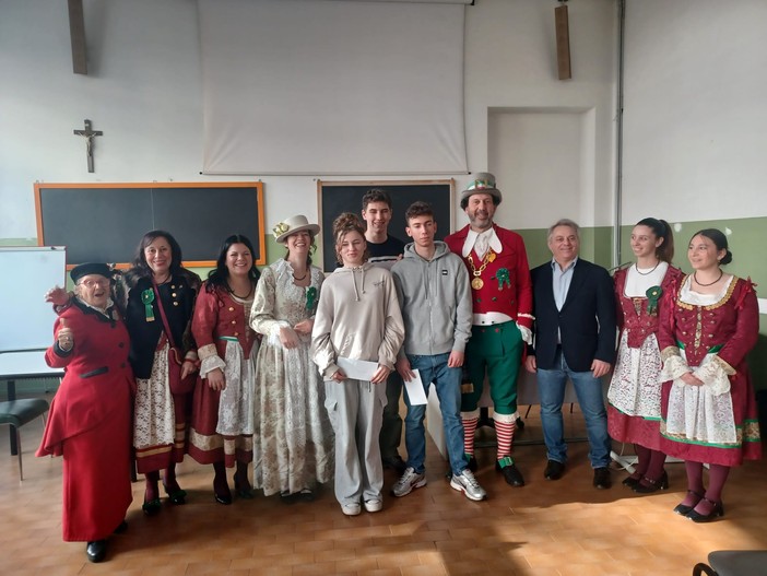 Borgosesia, il Comitato Carnevale premia i più meritevoli dell’Ipsia Magni con le borse di studio Pagani