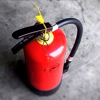 Vandali a Crevacuore, imbrattano i locali con gli estintori (foto di repertorio)