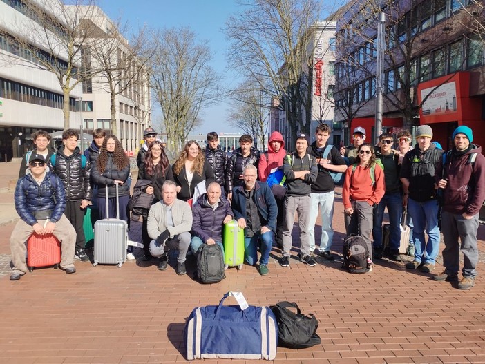 Dall’Istituto Lancia a Dortmund: 18 studenti in Germania per un’esperienza di studio e lavoro Dall’Istituto Lancia a Dortmund: 18 studenti in Germania per un’esperienza di studio e lavoro