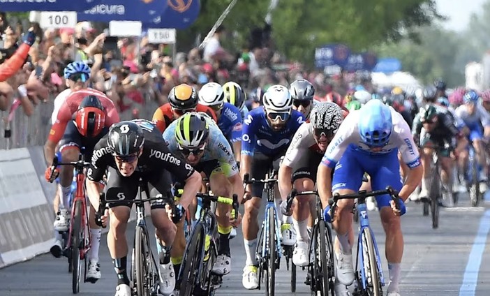 Venerdì passa il Giro d'Italia a Vercelli: percorso e divieti