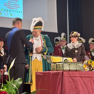 A Serravalle Sesia il Carnevale riparte tra tradizione e novità: 20 anni per il Mugiun e arriva la Mugiuna