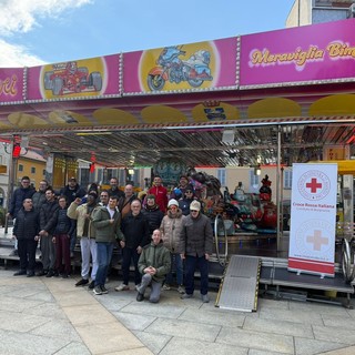 A Borgosesia una giornata di sorrisi in Piazza Mazzini grazie alla famiglia Ferri e alla Croce Rossa