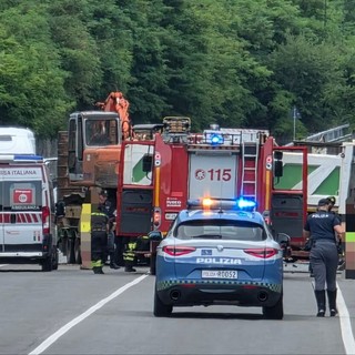 Scontro frontale alla Galleria Volpe: deceduto il conducente dell'auto