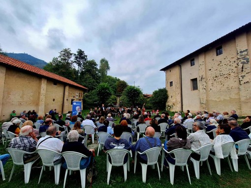 A Valdilana il galà lirico al Santuario della Brughiera (foto dalla pagina Facebook di Comune di Valdilana) A Valdilana il galà lirico al Santuario della Brughiera (foto dalla pagina Facebook di Comune di Valdilana)