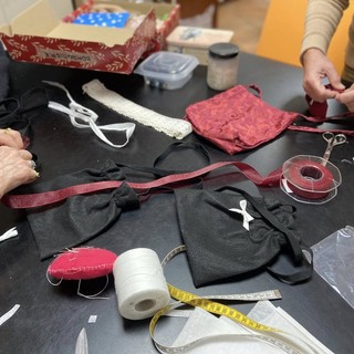 Carnevale di Borgosesia 2026, gadget solidali alla Rua: il ricavato sostiene le attività socio-sanitarie sul territorio