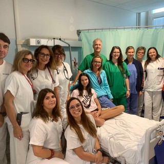 Una canzone all’uscita dalla sala operatoria: il miracolo di Serena che grazie ai medici ha sconfitto una sindrome rarissima