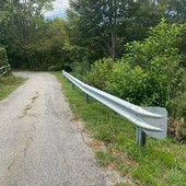 Valduggia: Nuovo guardrail a Orbruncio, messo in sicurezza un tratto vicino al dirupo